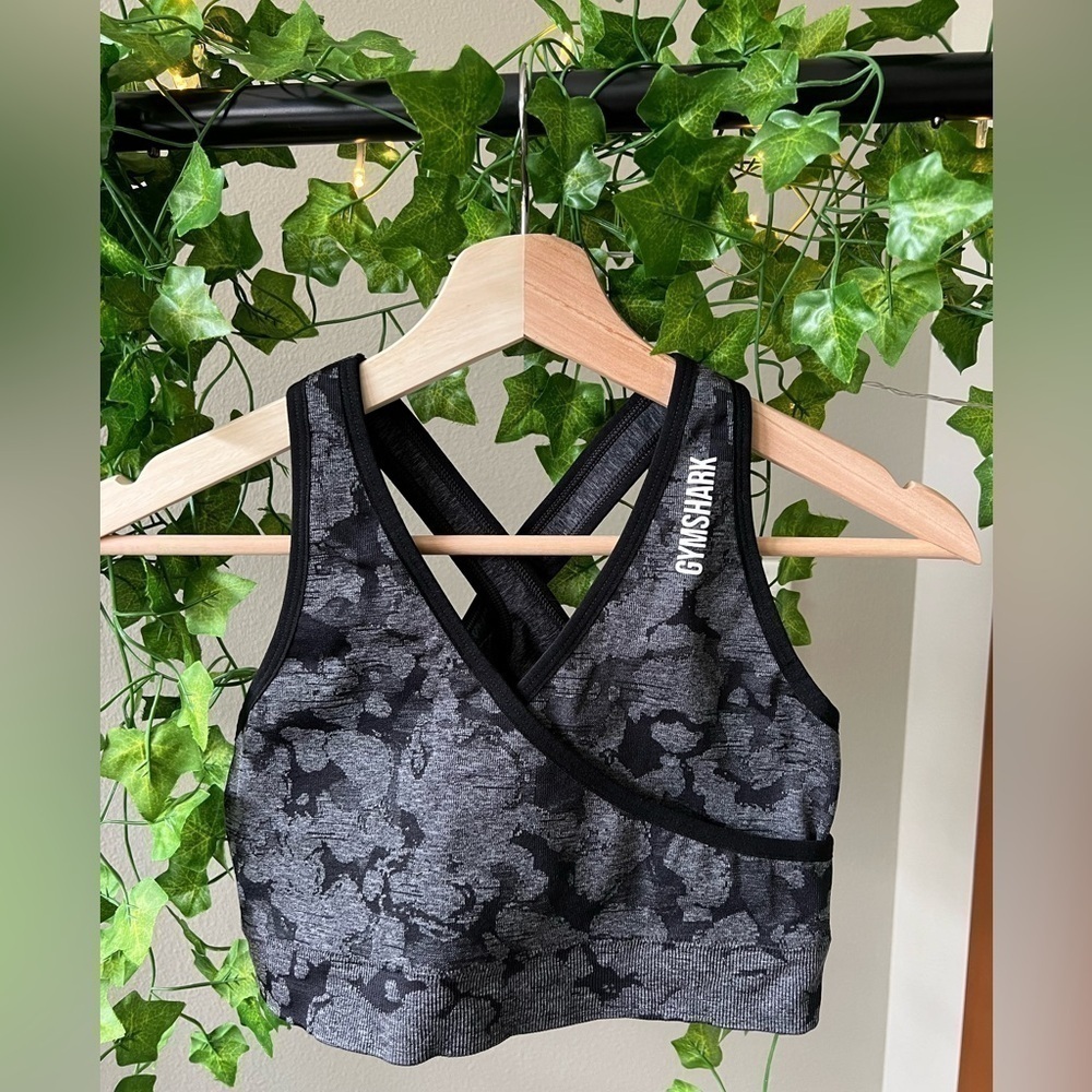 Gymshark black and gray camo sports bra crossed back size medium
